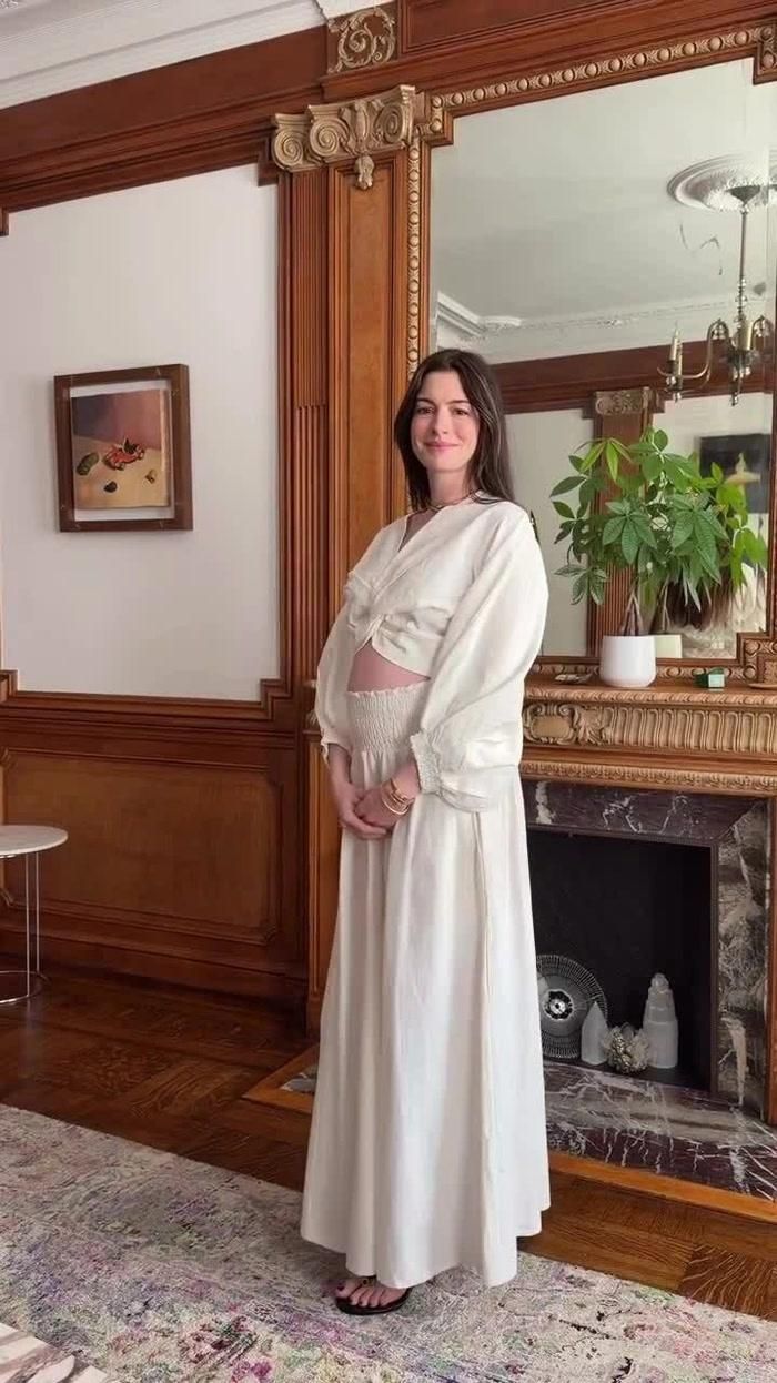 Thông tin Anne Hathaway mang thai cũng nhận được nhiều sự quan tâm.