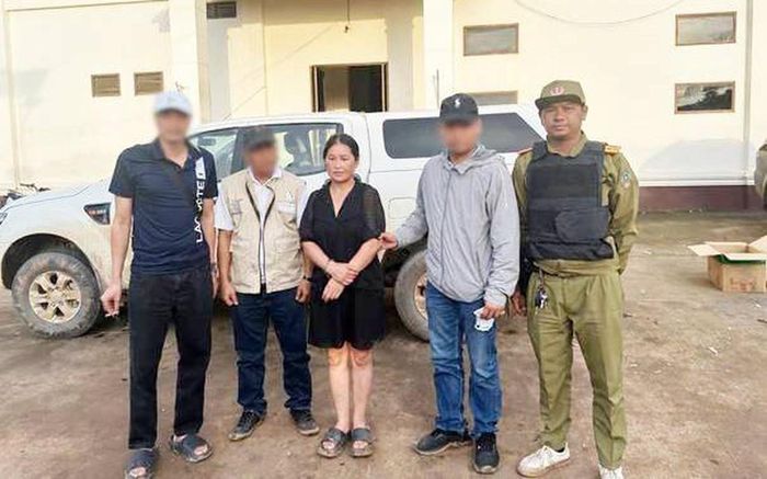 Bắt giữ đối tượng Mùa Thị Dung. Ảnh: Công an Điện Biên