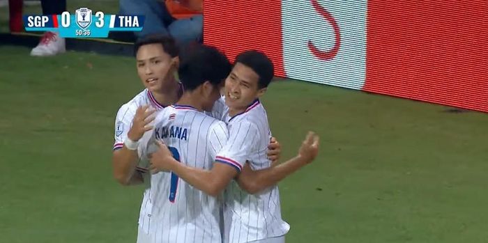 Thái Lan nâng tỷ số lên 3-0. Ảnh: AFN