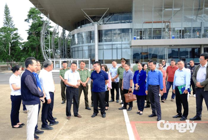 Lãnh đạo UBND tỉnh Lâm Đồng kiểm tra trước ngày sân bay Liên Khương hoạt động trở lại.