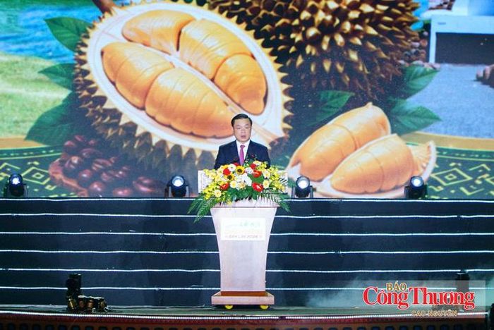 Ông Đỗ Hữu Huy, Chủ tịch UBND tỉnh Đắk Lắk phát biểu khai mạc lễ hội.