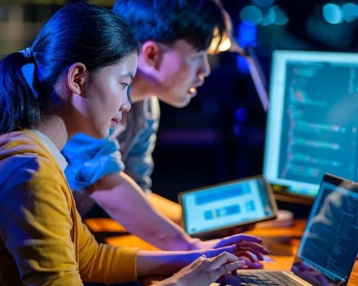 Khi AI ngày càng trở thành một phần của công việc hằng ngày, Đại học Taylor’s giúp sinh viên học cách sử dụng công nghệ này với khả năng phán đoán và sự tự tin. Ảnh: Taylor’s University