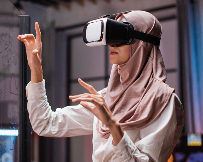 AI mang đến những phương thức tương tác mới, giúp sinh viên kiểm chứng ý tưởng và thực hành kỹ năng ra quyết định. Ảnh: Taylor’s University