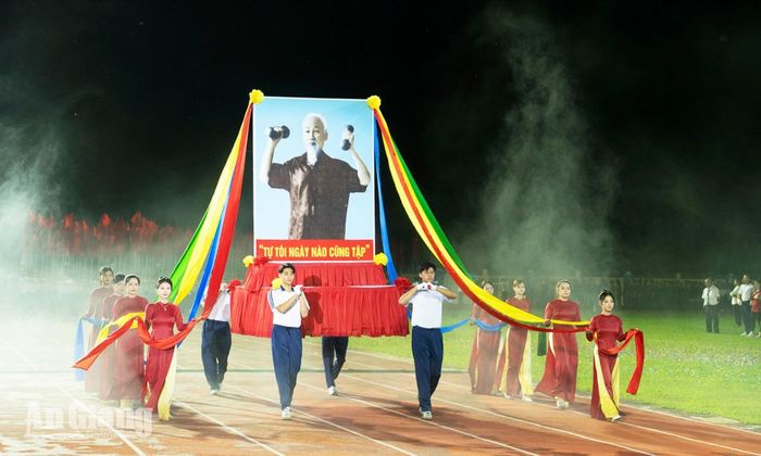 Lễ khai mạc Đại hội Thể dục Thể thao tỉnh An Giang lần thứ I năm 2026 diễn ra hoành tráng với gần 1.500 cán bộ, chiến sĩ, sinh viên và các vận động viên tiêu biểu trong toàn tỉnh tham dự.