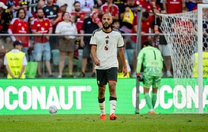 Noussair Mazraoui thi đấu tròn vai ở vị trí hậu vệ phải.