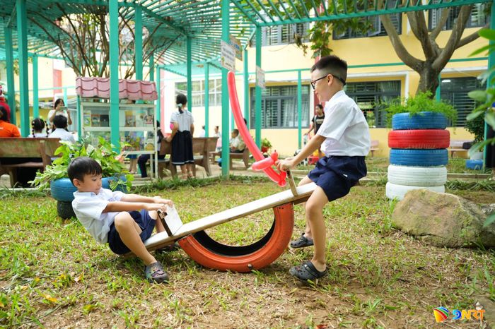 Khu vui chơi F.LOOP - Di sản xanh hình thành từ những chiếc lốp xe cũ, vừa được bàn giao cho Trường Tiểu học Lê Văn Tám (phường Thanh Khê). Ảnh: LÂM VIÊN