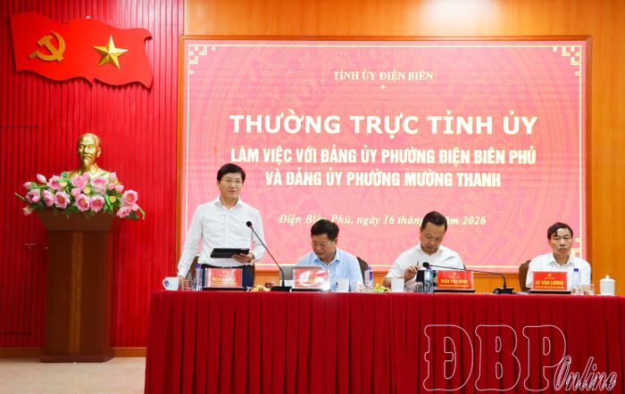 Đồng chí Mùa A Vảng, Ủy viên dự khuyết Ban Chấp hành Trung ương Đảng, Phó Bí thư Tỉnh ủy, Chủ tịch Ủy ban MTTQ Việt Nam tỉnh phát biểu tại buổi làm việc.