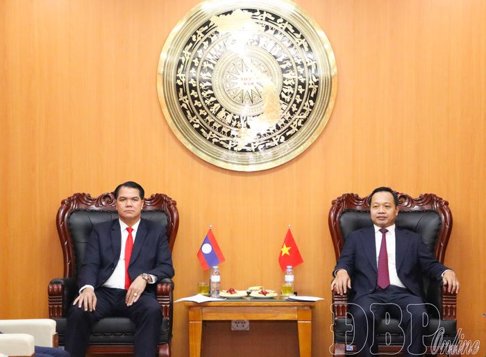 Bí thư Tỉnh ủy Trần Tiến Dũng tiếp xã giao đồng chí Pén Khăm Bụt Chăn Pheng - Thiếu tướng, Ủy viên Ban Chấp hành Trung ương Đảng, Bí thư Tỉnh ủy, Chủ tịch Hội đồng nhân dân tỉnh Bo Kẹo.
