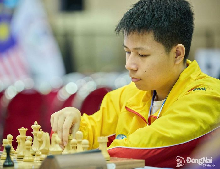 Kỳ thủ Trần Ngọc Minh Duy thi đấu tại giải. Ảnh: NVCC