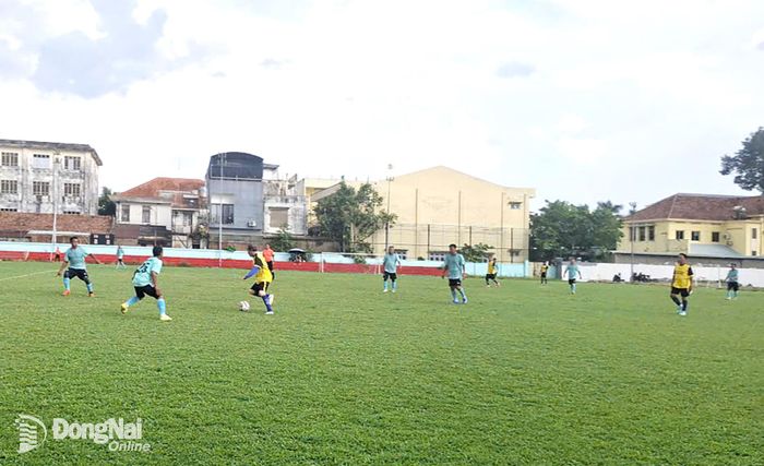 Hai đội Duyên Hải FC và Quang Trung FC. Ảnh: ĐVCC
