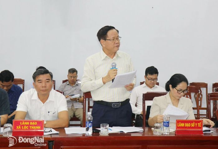 Lãnh đạo Sở Giáo dục và Đào tạo, Sở Y tế báo cáo tình hình sắp xếp trường học, chuẩn bị năm học mới và công tác khám sức khỏe toàn dân. Ảnh: Ngọc Huyền