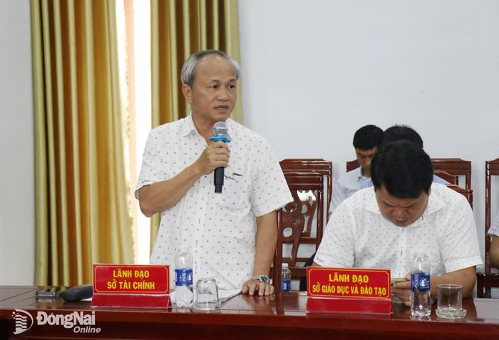 Đại diện các sở, ngành trao đổi ý kiến tại buổi làm việc. Ảnh: Ngọc Huyền