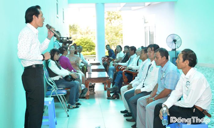Các thí sinh tranh thủ tập luyện, chuẩn bị kỹ lưỡng trước khi trình diễn phần thi của mình.