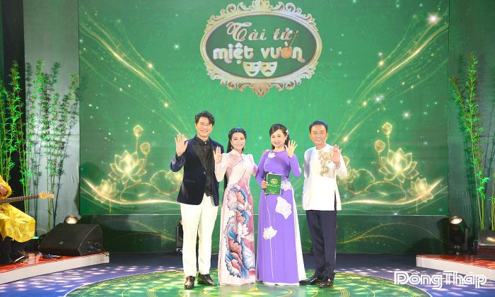 Đồng hành cùng các tài tử trên hành trình chinh phục sân chơi là Hội đồng Tuyển chọn và Ban Giám khảo với những nghệ sĩ giàu kinh nghiệm: Nghệ sĩ Nhân dân Hữu Quốc, Nghệ sĩ Ưu tú Ngọc Huyền; MC Vũ Mạnh Cường và Ngọc Huyền đảm nhận vai trò dẫn chương trình.