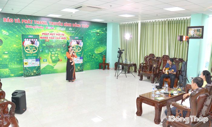Các thí sinh tham gia phần sơ tuyển trước khi bước vào Vòng Khởi động Gameshow “Tài tử miệt vườn” mùa 6.