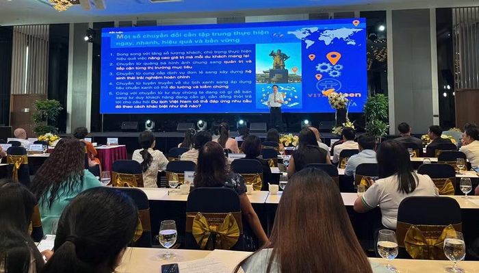  Phó Chủ tịch Liên Chi hội Lữ hành Việt Nam Phùng Quang Thắng chia sẻ về xu hướng thị trường khách quốc tế và hàm ý đối với du lịch Việt Nam. Ảnh: H.V 