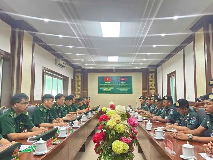 Đồn Biên phòng Cửa khẩu Quốc tế Lệ Thanh hội đàm với lực lượng bảo vệ biên giới Campuchia. Ảnh: N.T