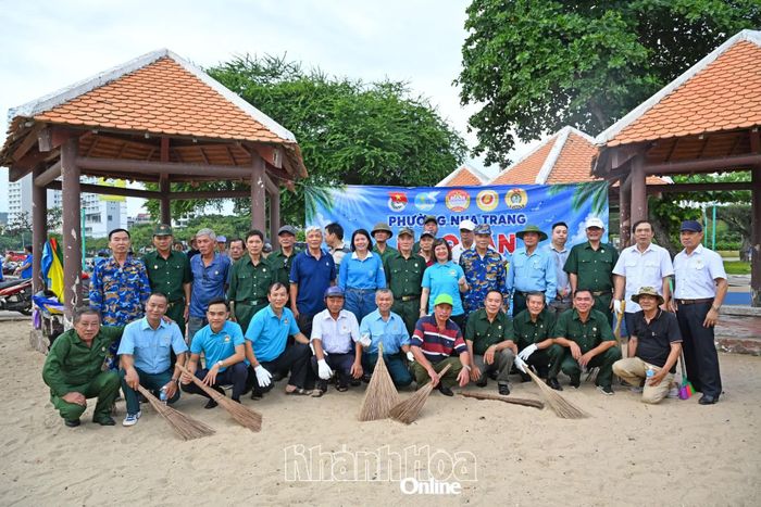 Nhiều lực lượng tham gia chương trình.