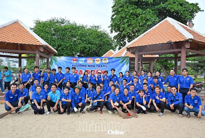 Đông đảo đoàn viên, thanh niên tham gia chương trình.