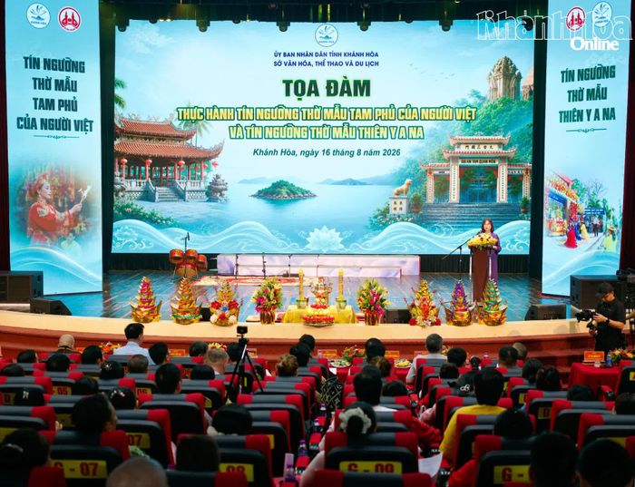 Quang cảnh tọa đàm.