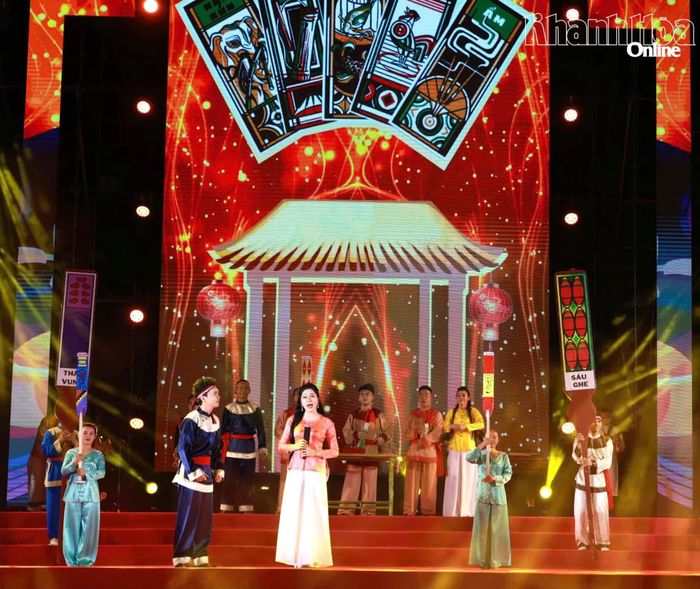 Nghệ thuật bài chòi - di sản văn hóa phi vật thể đại diện của nhân loại được giới thiệu đến người dân Quảng Trị.