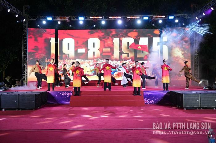 Tiết mục văn nghệ tại chương trình