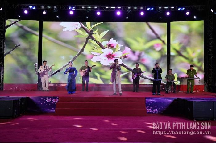 Tiết mục hoà tấu nhạc cụ "Tiếng rừng - Về Lạng Sơn" tại chương trình