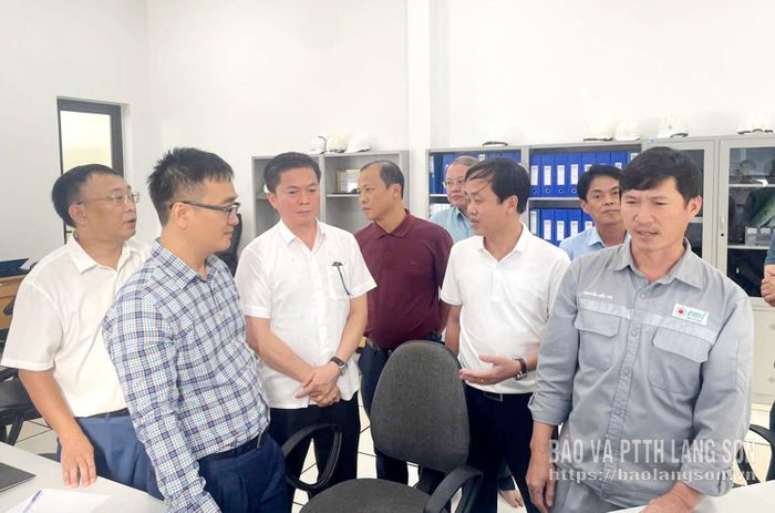 Đồng chí Đinh Hữu Học, Ủy viên Ban Thường vụ Tỉnh ủy, Phó Chủ tịch Thường trực UBND tỉnh và lãnh đạo các cơ quan của tỉnh Lạng Sơn khảo sát khu vực điều hành tại Nhà máy Điện gió Nhơn Hòa 1 và Nhơn Hòa 2 (tỉnh Gia Lai)