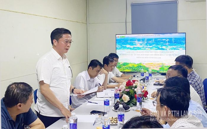 Đồng chí Đinh Hữu Học, Ủy viên Ban Thường vụ Tỉnh ủy, Phó Chủ tịch Thường trực UBND tỉnh phát biểu tại buổi làm việc 