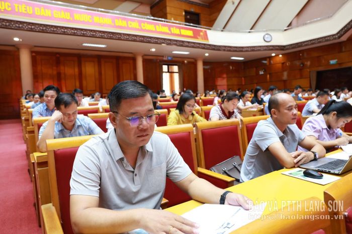 Các đại biểu dự hội nghị