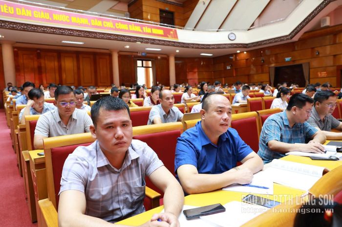 Các đại biểu dự hội nghị