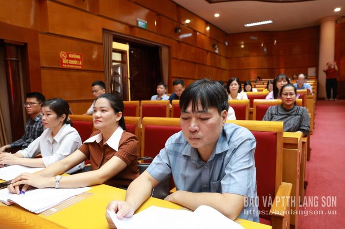 Đại biểu các xã, phường dự hội nghị