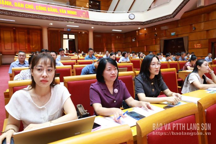 Các đại biểu dự hội nghị