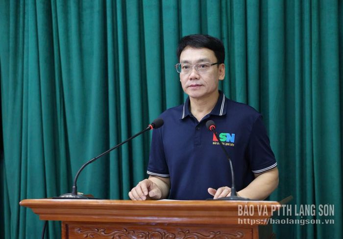 Đồng chí Bí thư Đảng ủy, Giám đốc Báo và PTTH Lạng Sơn quán triệt những nội dung trọng tâm của Chỉ thị số 05 ngày 30/3/2026 về tăng cường sự lãnh đạo của Đảng đối với báo chí, truyền thông trên không gian mạng trong tình hình mới