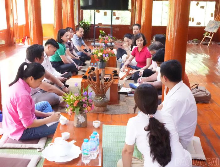  Đoàn công tác Trung ương Hội Nông dân Việt Nam khảo sát và nghiên cứu thực hiện dự án hỗ trợ nông dân phát triển du lịch nông nghiệp tại Trấn Yên. 