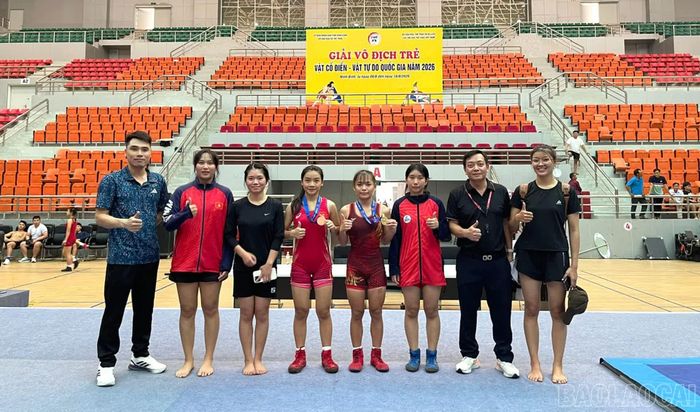Huấn luyện viên và vận động viên đoàn Lào Cai tham dự giải.