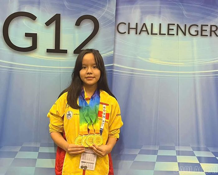 Phạm Như Ý giành Poker Huy chương Vàng.