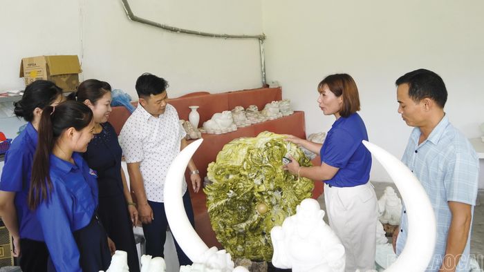 Các chi bộ chủ động tìm kiếm nhân tố tích cực thông qua các mô hình phát triển kinh tế tại địa phương.