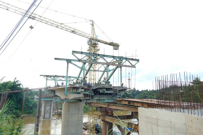 Sau thời gian dài gặp khó khăn về tài chính khiến việc thi công bị gián đoạn, nhà thầu đã cam kết tiếp tục thi công cầu Phước Cát