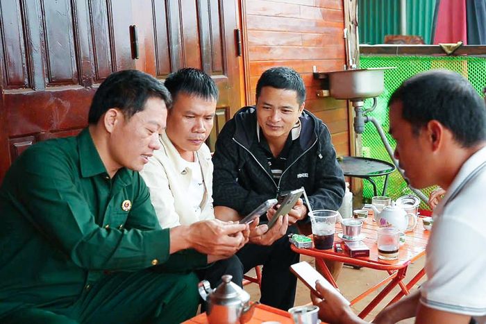 Người dân được “cầm tay, chỉ việc”, phòng, chống lừa đảo trực tuyến