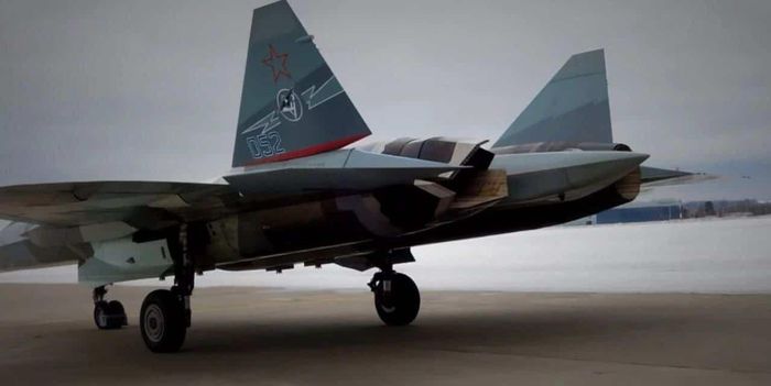 Nguyên mẫu tiêm kích Su-57. Ảnh: Kênh truyền hình Russia 1.