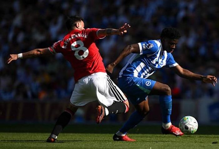 Carlos Baleba trở thành mục tiêu săn đón hàng đầu của cả Newcastle United lẫn Manchester United.