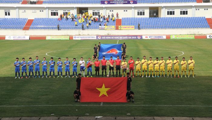 Một trận đấu của đội Lâm Đồng trong giải hạng Nhì quốc gia trên sân Đà Lạt