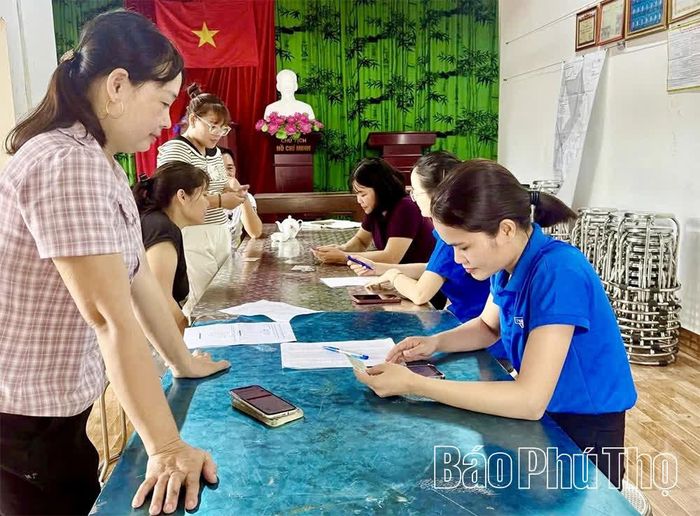 ĐVTN hỗ trợ người dân cài đặt, kích hoạt và sử dụng tính năng “Sổ sức khỏe điện tử” trên ứng dụng VNeID.