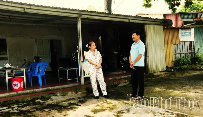 Sinh sống ven bờ sông Phó Đáy, gia đình bà Lê Thị Hương và nhiều hộ dân phải chủ động phòng, chống thiên tai trong mùa mưa bão hàng năm.