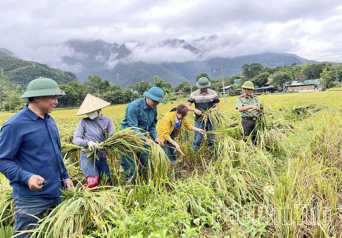 Thực hiện mô hình "Thứ 7 cùng dân", cán bộ công chức xã Mai Châu đổi mới cách tiếp cận, lắng nghe, kịp thời nắm bắt tình hình tại địa bàn cơ sở.