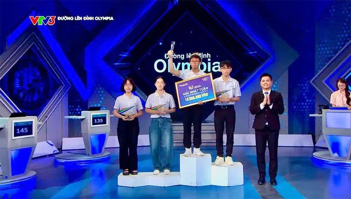 Em Nguyễn Hà Bình giành vòng nguyệt quế tại tuần 3, tháng 1, quý 4 cuộc thi Đường lên đỉnh Olympia.