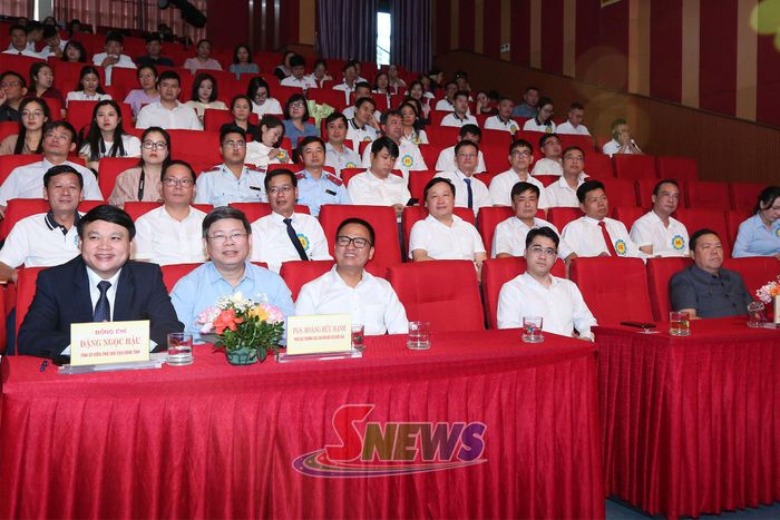 Các đại biểu dự lễ bế mạc.