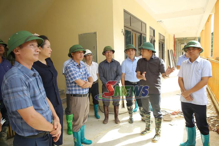 Đoàn công tác kiểm tra tiến độ thi công tại Trường Phổ thông nội trú liên cấp TH - THCS Mường Lạn.
