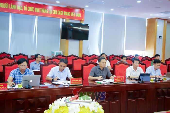 Các đại biểu dự cuộc làm việc.